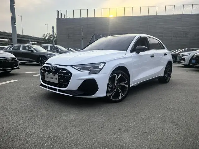Audi Audi A3 Sportback 35 TFSI Flying Spur Exclusive Type