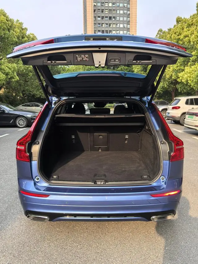 Volvo Volvo XC60 PHEV T8 E-drive Hybrid Zhizun Deluxe Edition Country V