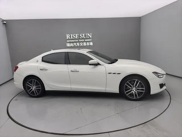 Maserati Ghibli 3.0T 350Hp standard version Country V