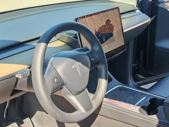 Tesla Model Y Facelift, long battery life, all-wheel drive version
