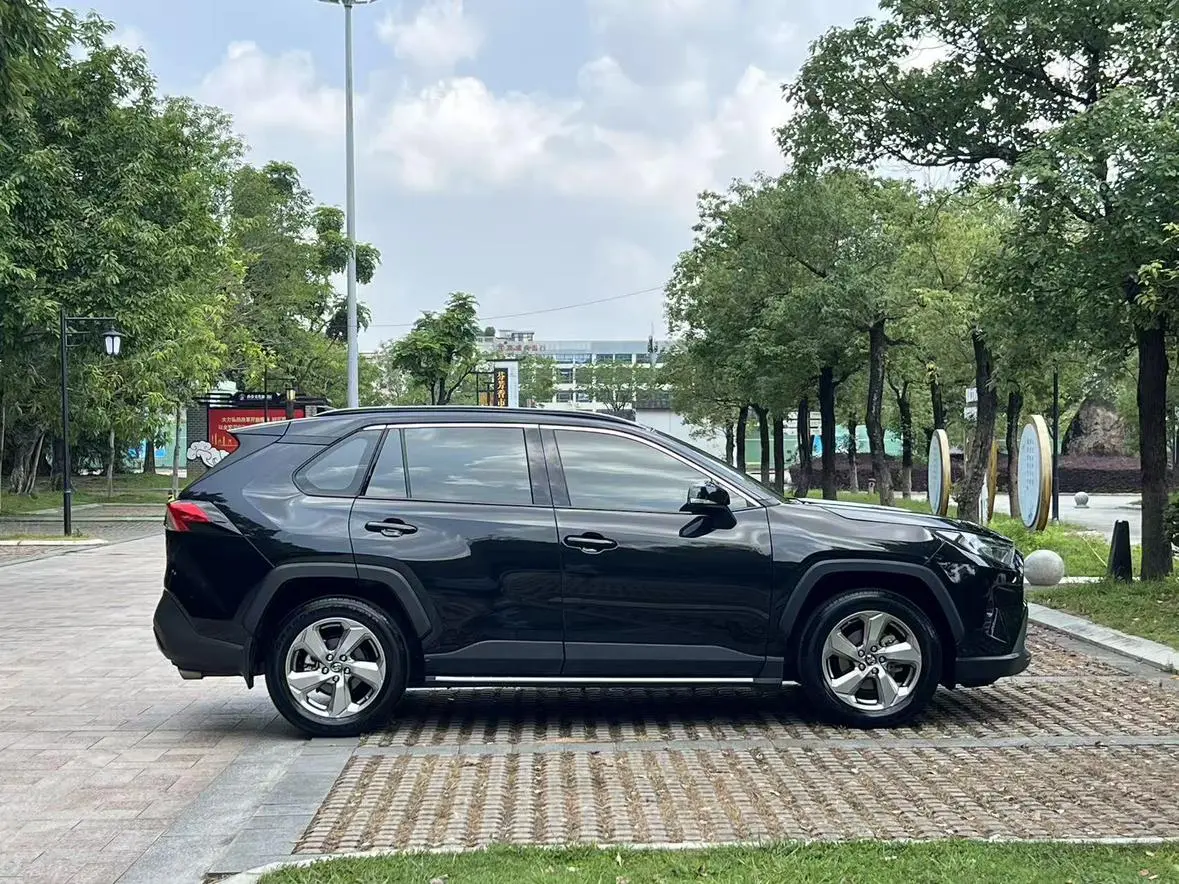 TOYOTA RAV4 Rongfang 2.0L CVT two-wheel drive fashion Plus version