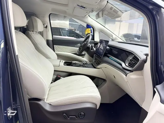 Denza Denza D9 DM Smart driving version 1020 four-wheel drive flagship model