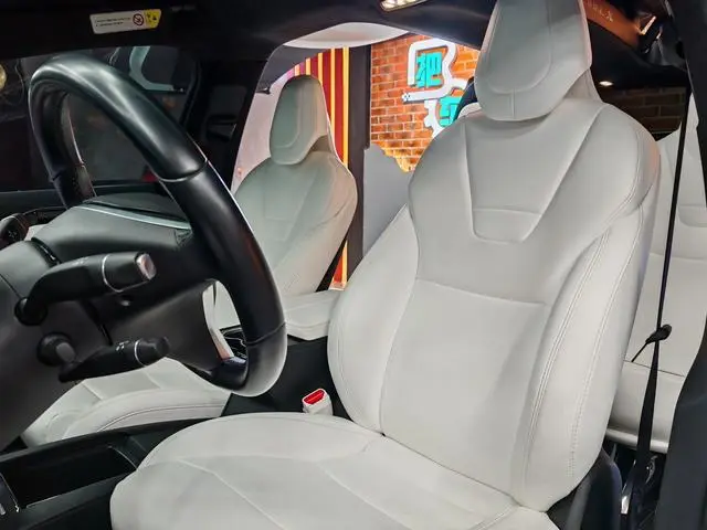 Tesla Model X 75D