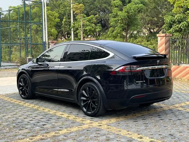 Tesla Model X 90D
