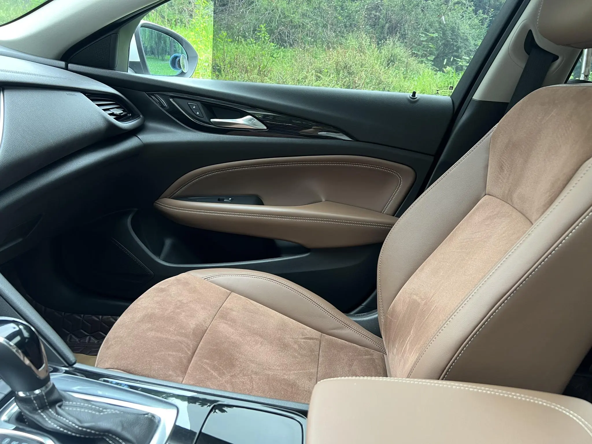 Buick Regal 20T Elite Country VI