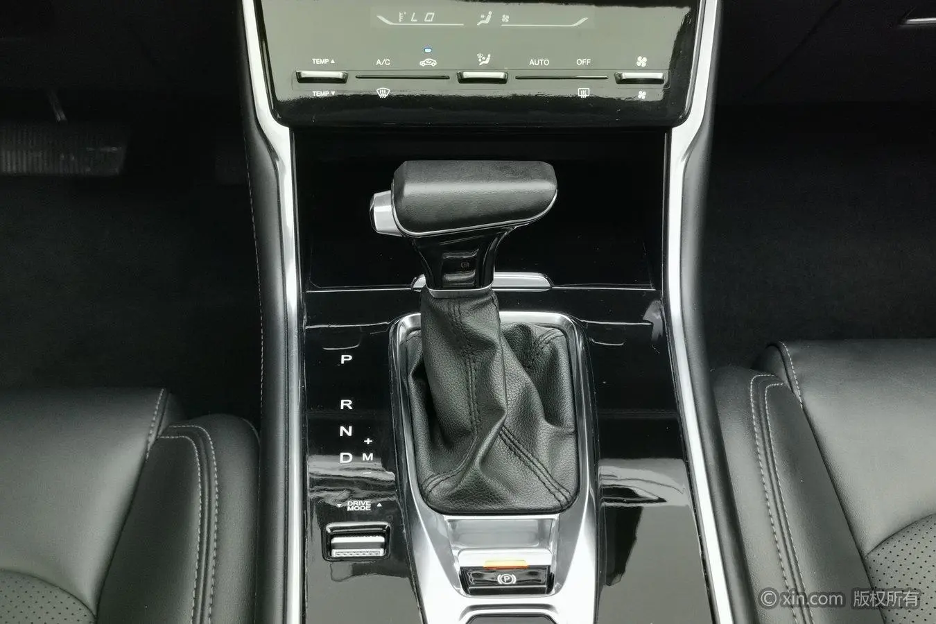 Changan Changan CS75 Glory Million Edition 280T DCT Luxury