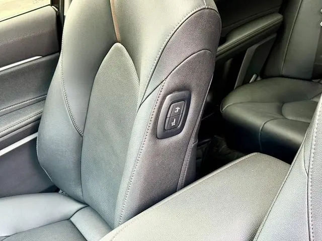 TOYOTA Camry 2.0G Deluxe Edition