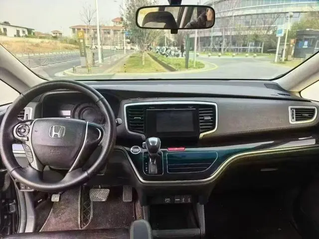 Honda Odyssey 2.4L Deluxe Edition