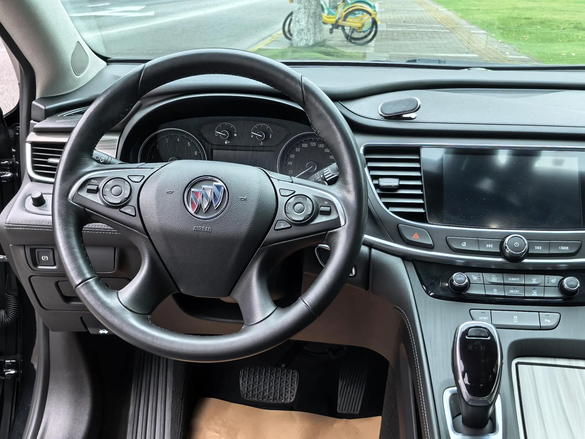 Buick Lacrosse 652T luxury