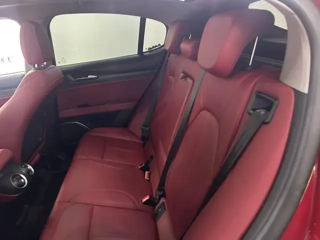 Alfa Romeo Stelvio 2.0T 200HP Deluxe Edition
