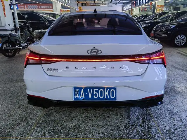 Hyundai Elantra 1.5L CVT LUX Premium Edition