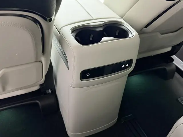 Denza Denza D9 DM Smart driving version 1020 four-wheel drive flagship model