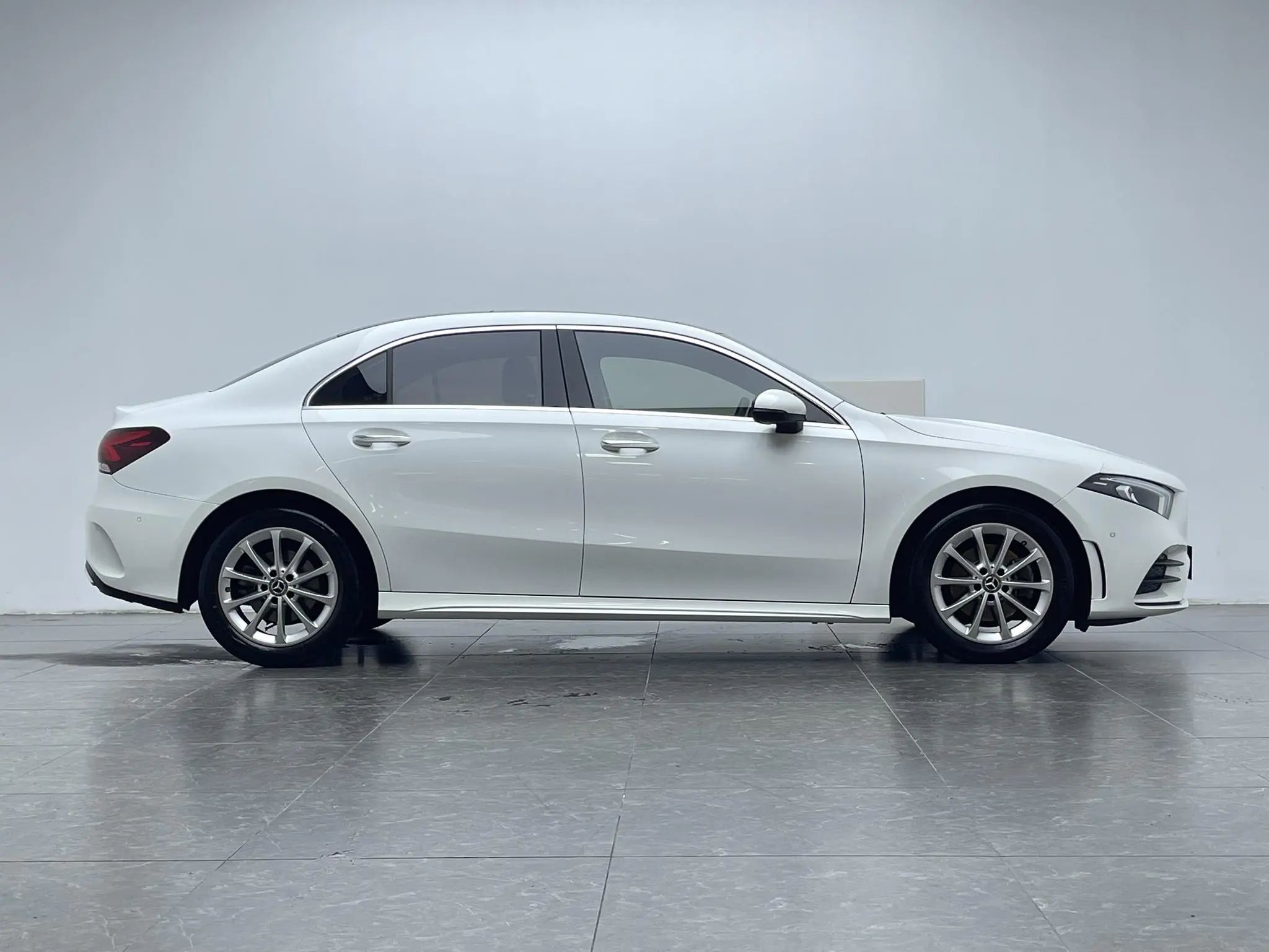 Mercedes-Benz Mercedes-Benz A-class A 200 L sports sedan fashion Version