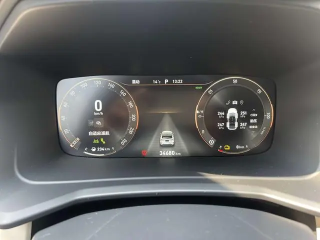 LYNK & CO Lynk & Co. 06 EM-P PHEV Remix Pro