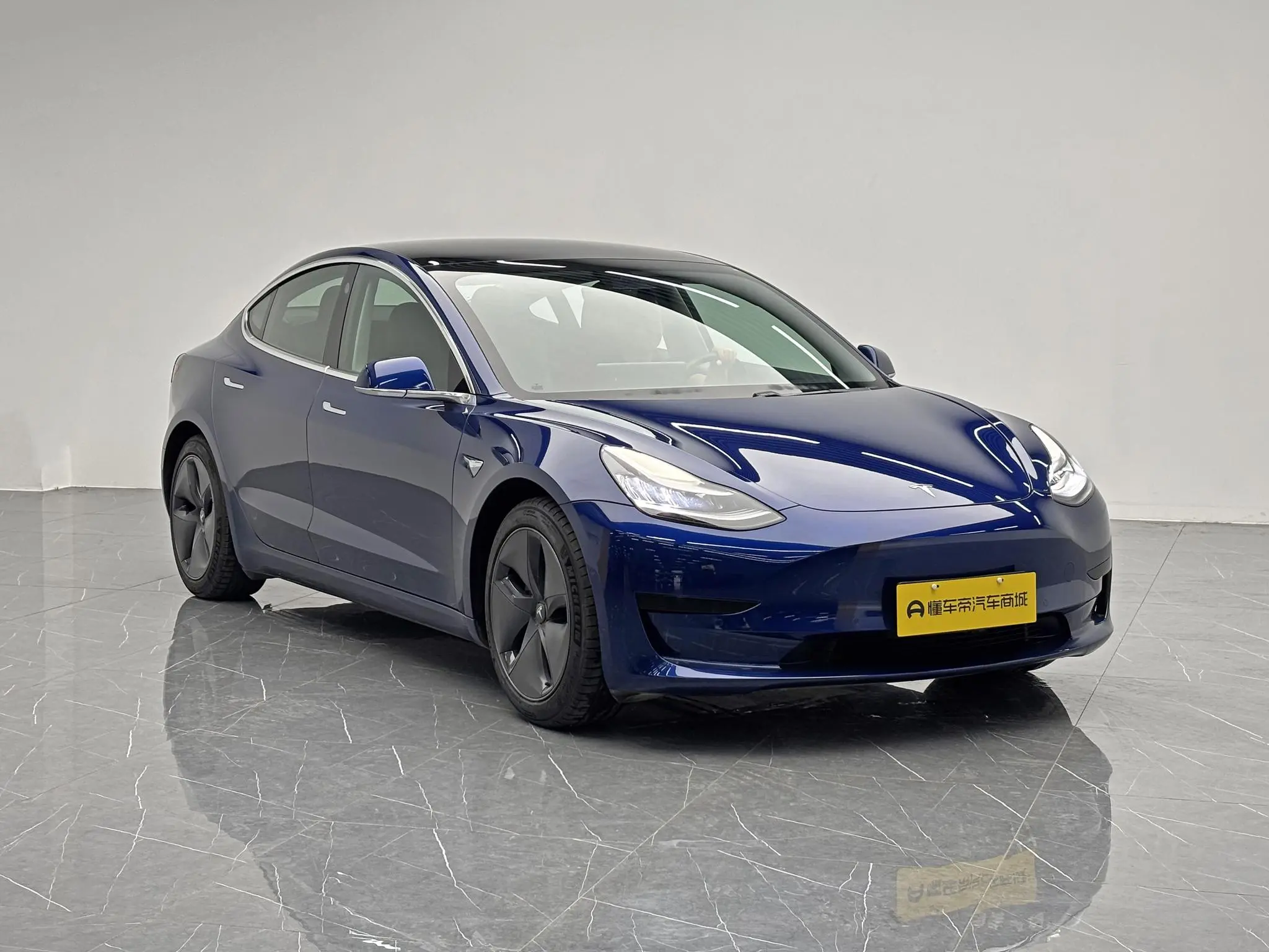 Tesla Model 3 Upgraded version of standard battery life rear drive