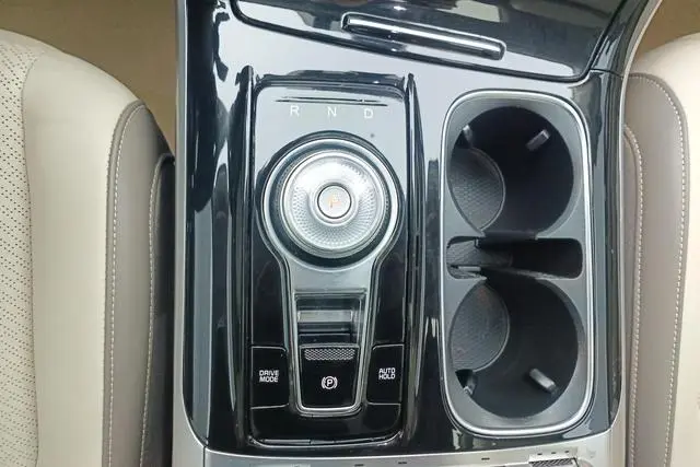 Kia Jiahua 2.0T flagship model
