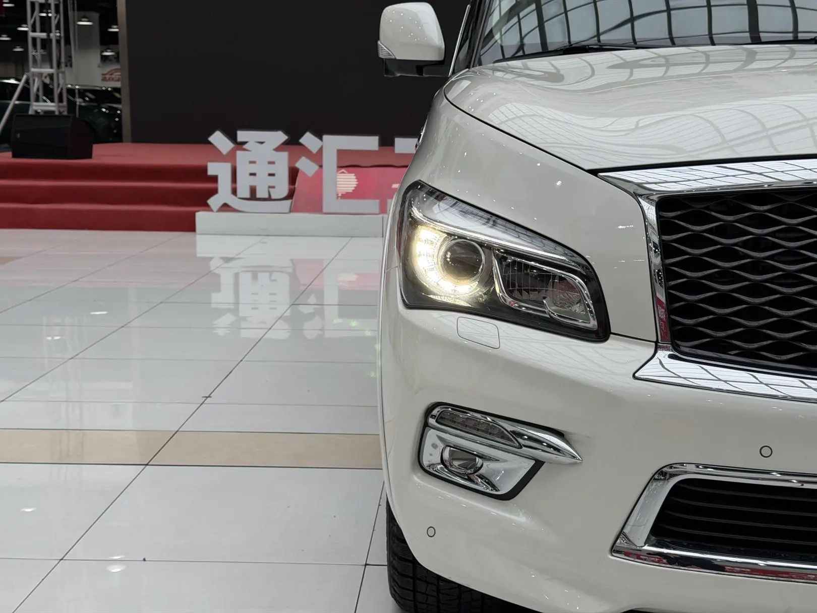 Infiniti Infiniti QX80 5.6L 4WD