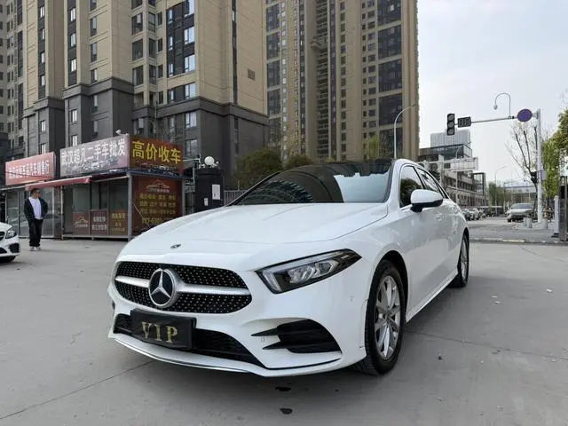 Mercedes-Benz Mercedes-Benz A-class Facelift A 200 L sports sedan fashion version