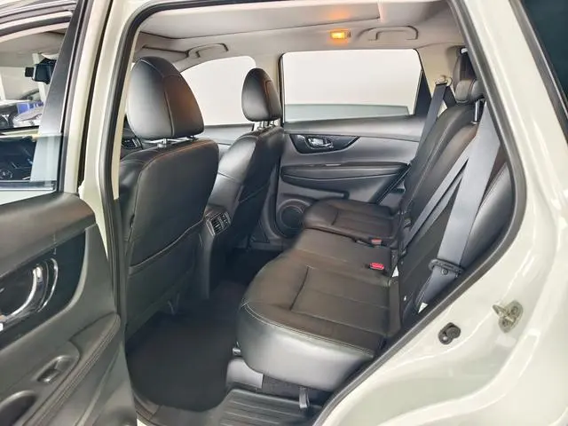 Nissan Qijun 2.5L CVT Zhilian seven-seater leading version 4WD