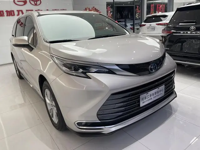 TOYOTA Saina 2.5L Hybrid Extreme Edition