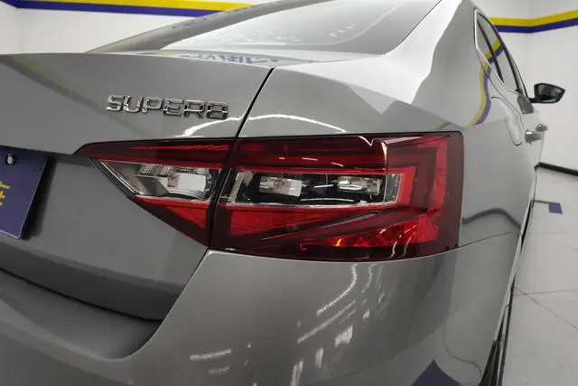 Skoda Speed pie ZI330 DSG Comfort Edition Country V