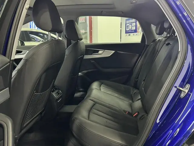 Audi Audi A4L 45 TFSI quattro personality sports version Country V