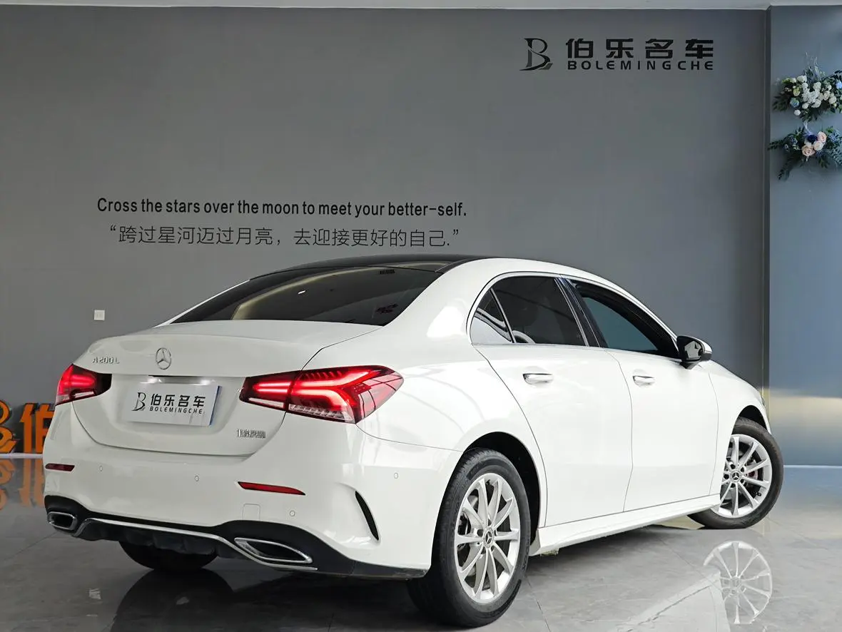 Mercedes-Benz Mercedes-Benz A-class Second facelift A 200 L sports sedan fashion version