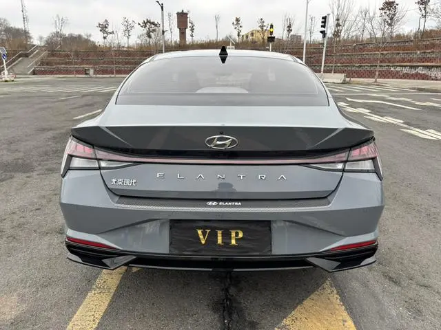 Hyundai Elantra 1.5L CVT LUX Premium Edition