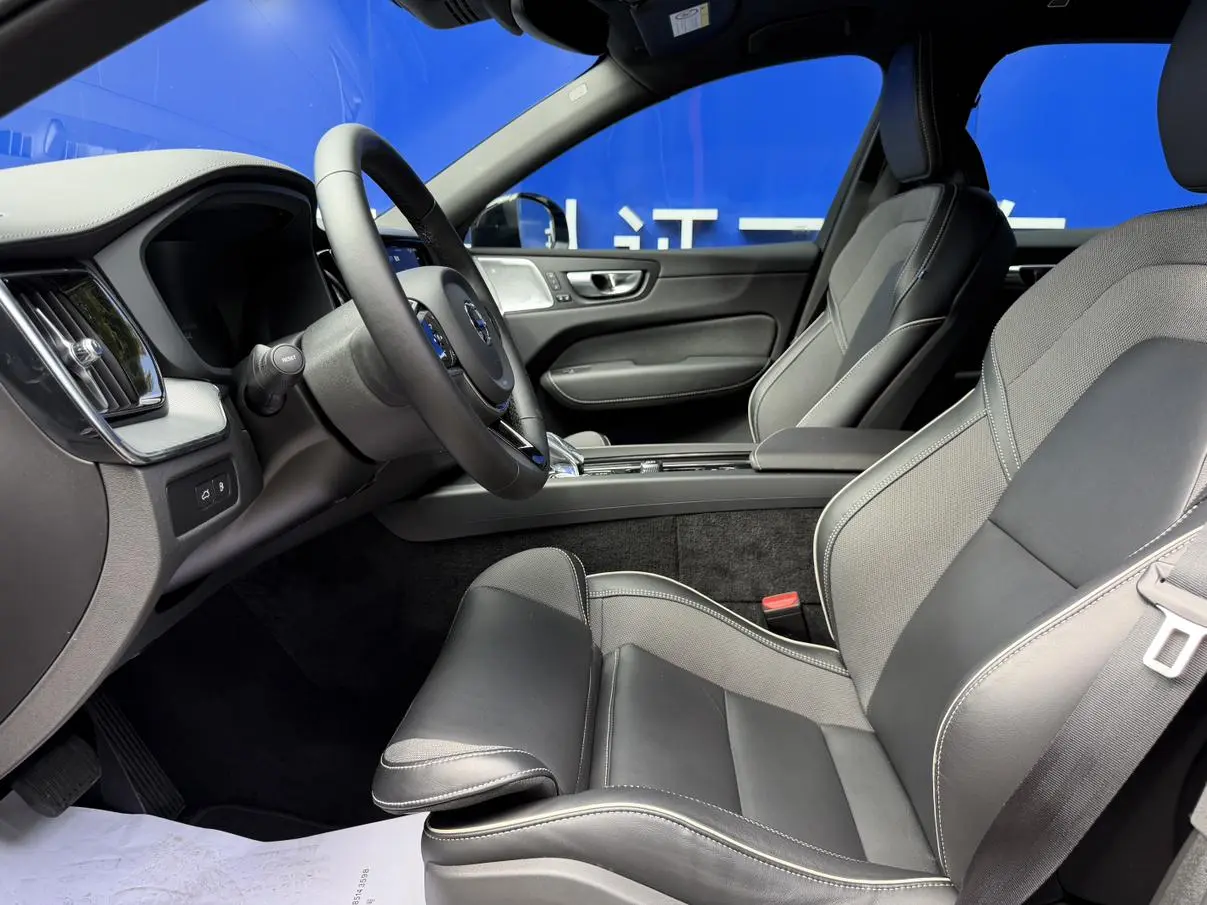 Volvo Volvo XC60 PHEV T8 four-wheel drive long battery life Zhiyuan Extreme night black version