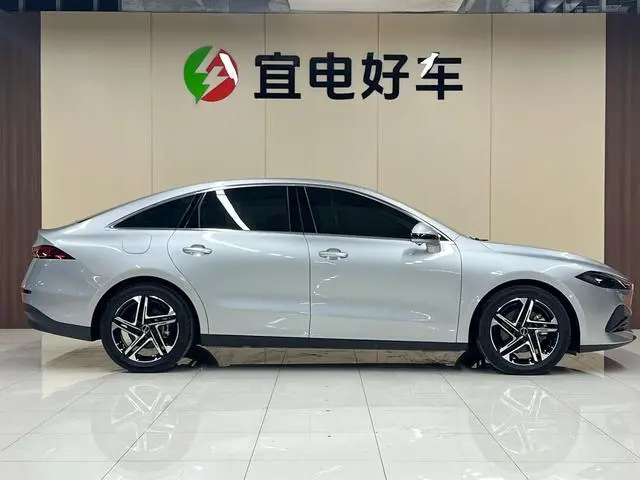 Roewe Roewe D7 DMH 125 Ultimate Edition