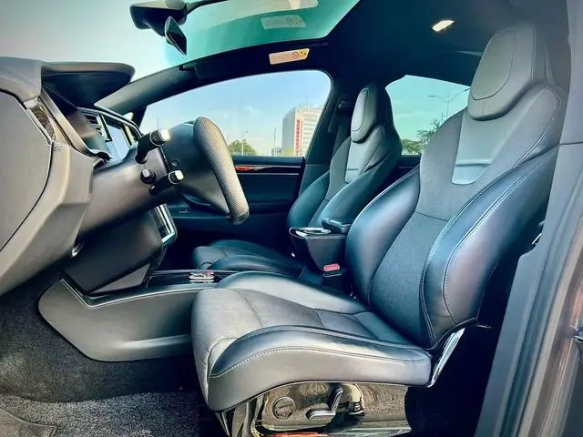 Tesla Model X 75D