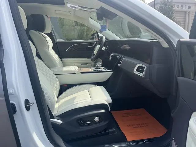 Hongqi Hongqi E-HS9 510km flag collar version four seats