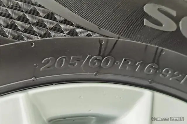Roewe Roewe i5 1.5L CVT Deluxe Edition