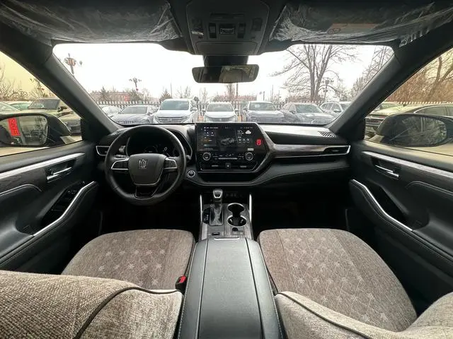 TOYOTA Crown Lufang Smart electric hybrid dual engine 2.5L E-CVT four-wheel drive Premium Edition