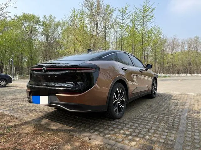 TOYOTA Crown SportCross 2.5L HEV Premium Edition