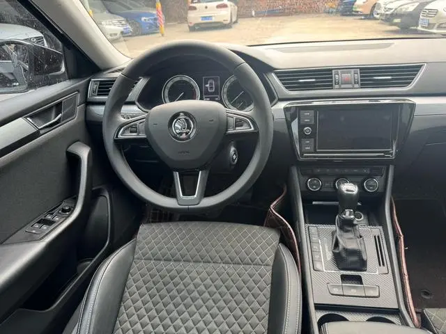 Skoda Speed pie ZI330 DSG Comfort Edition Country V
