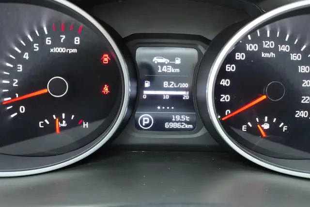 Kia Smart running 2.0L automatic two-wheel drive version DLX