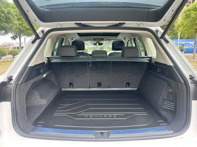 Volkswagen Touareg 3.0 TSI Sharp Front Version Country V