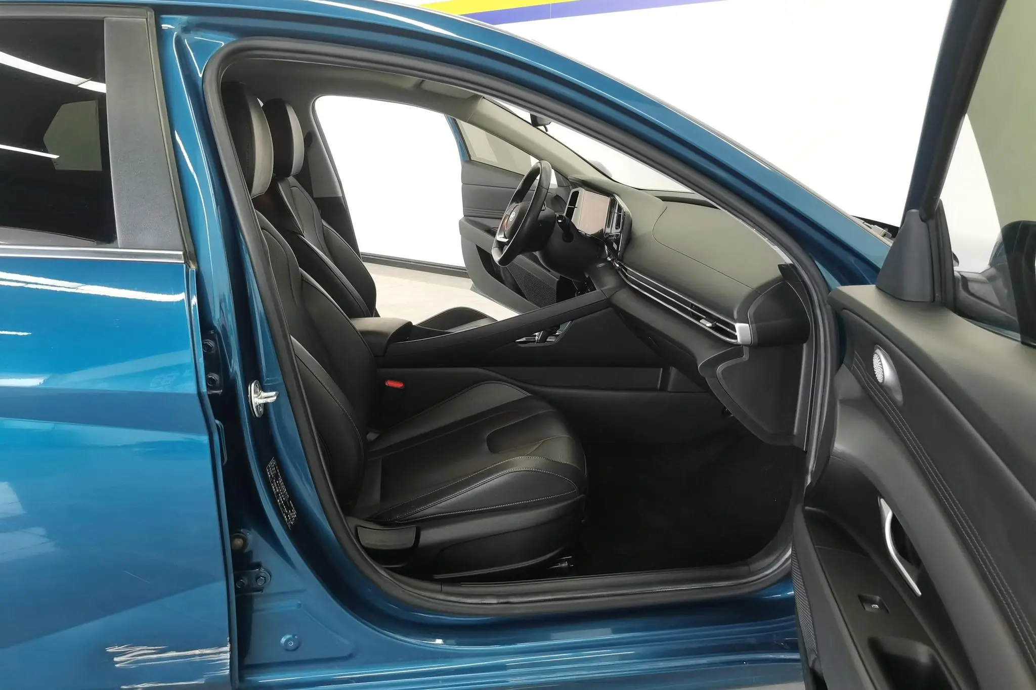 Hyundai Elantra 1.5L CVT LUX Premium Edition