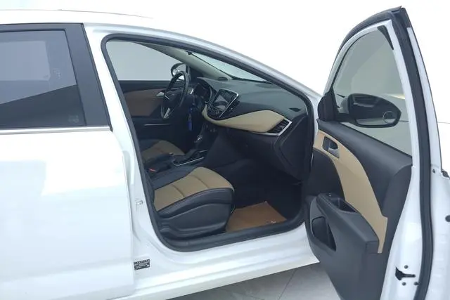 Chevrolet Cruze 320 automatic Enjoy Skylight version
