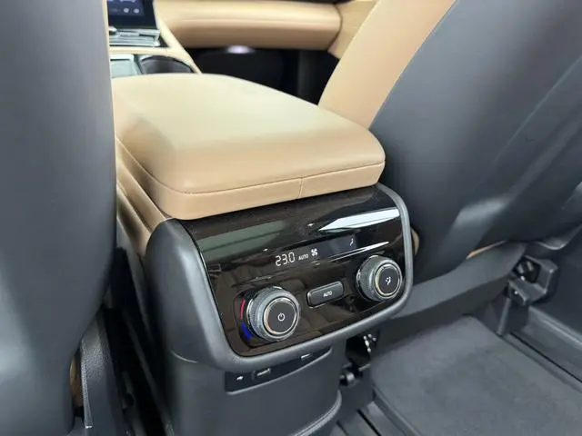 NIO NIO ES8 Founding Edition
