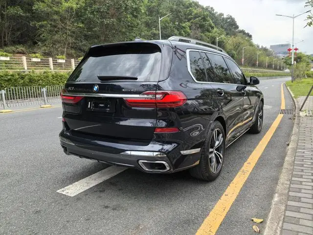 BMW BMW X7 xDrive40i Exclusive M Sports Suit