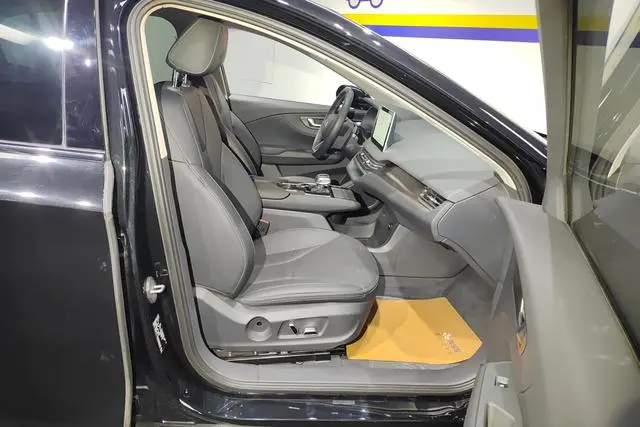 Hongqi Hongqi E-QM5 Rechargeable Qiyue Edition