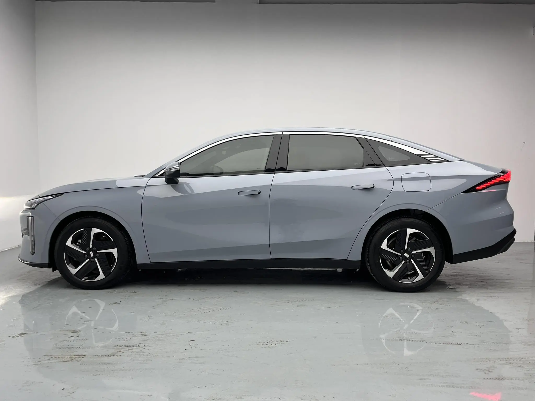 Geely Galaxy Galaxy L6 1.5T DHT 125km MAX