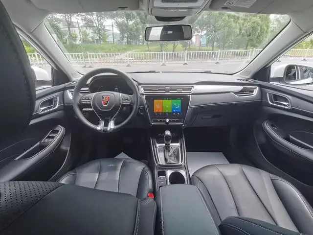 Roewe Roewe i5 1.5L automatic 4G Interconnection Linghao Ultimate Edition