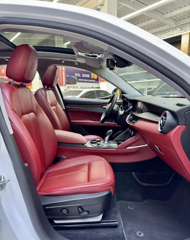 Alfa Romeo Stelvio 2.0T 200HP Elite Edition