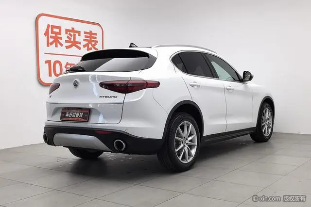 Alfa Romeo Stelvio 2.0T 200HP Deluxe Edition