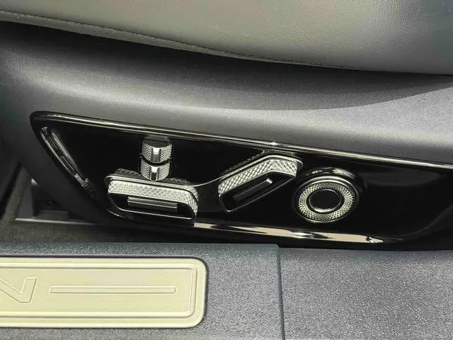 Lincoln Lincoln Z 2.0T two-wheel drive Zunyao hybrid version
