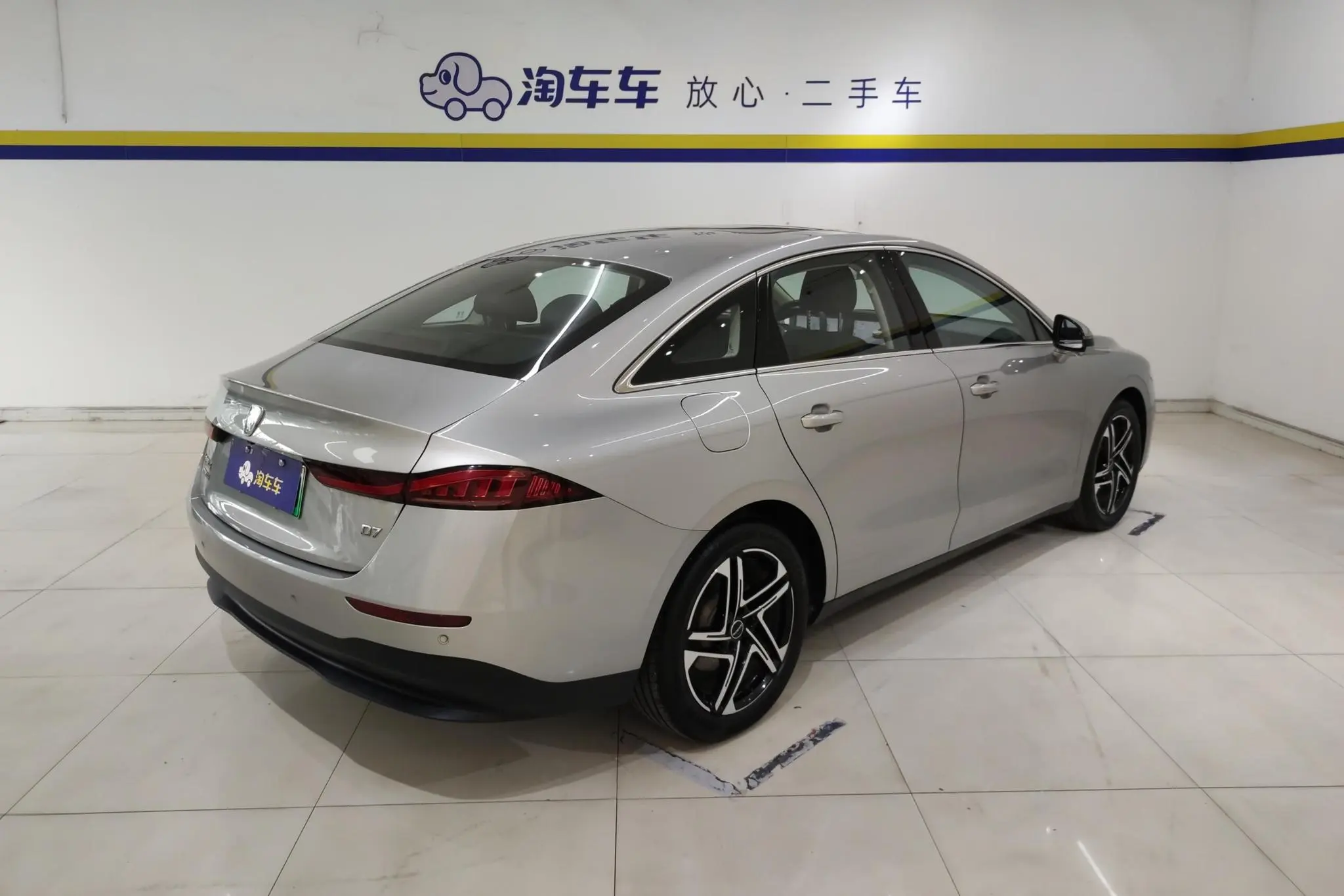 Roewe Roewe D7 DMH 125 Ultimate Edition
