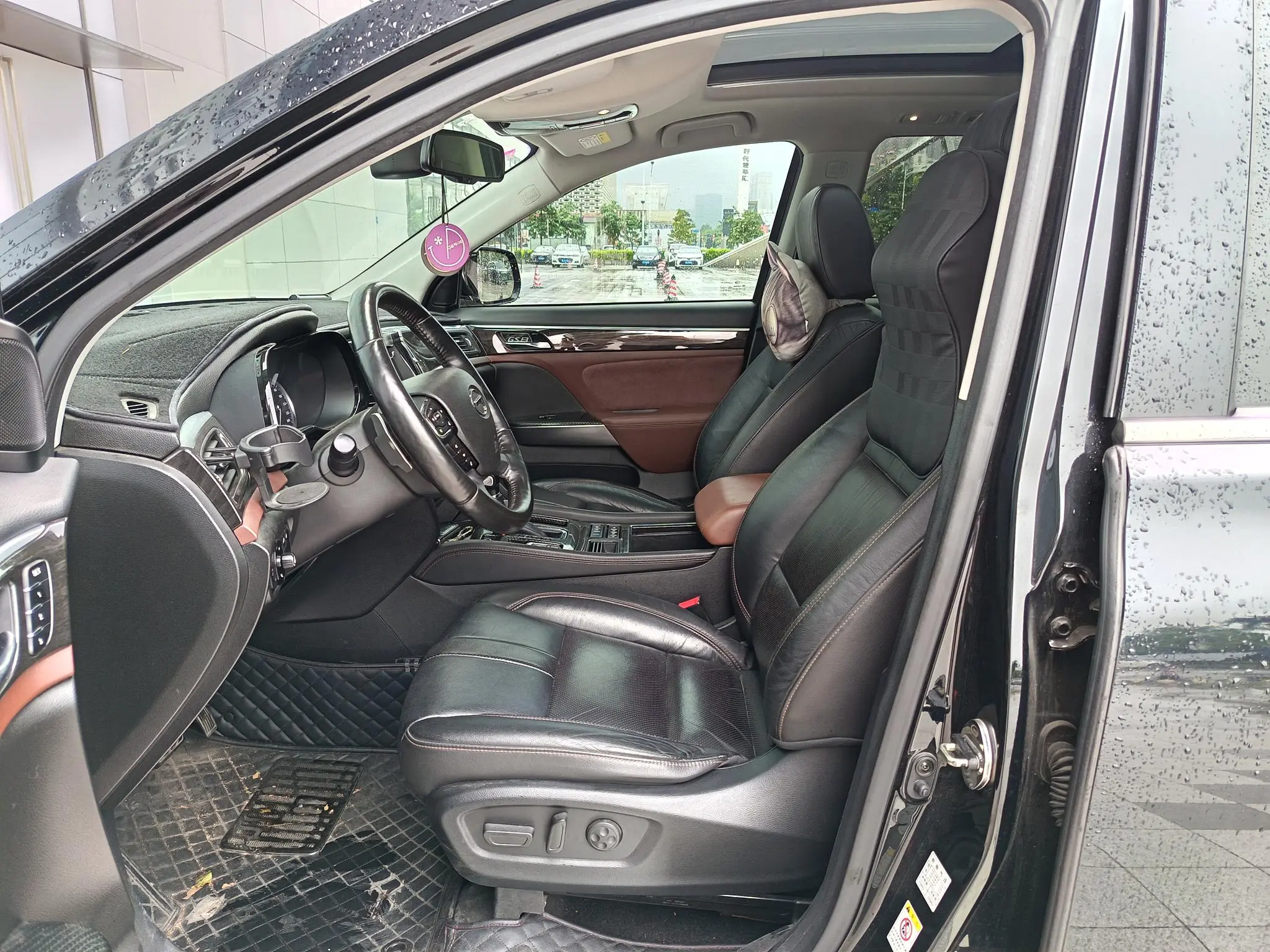 GAC Trumpchi GS8 320T two-wheel drive deluxe edition 7 seats